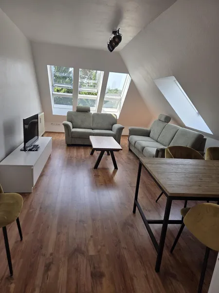 Wohnen im Grünen: Stilvoll möblierte 2-Zimmer-Wohnung mit Dachterrasse in einer der grünsten Wohnlag — photo 1